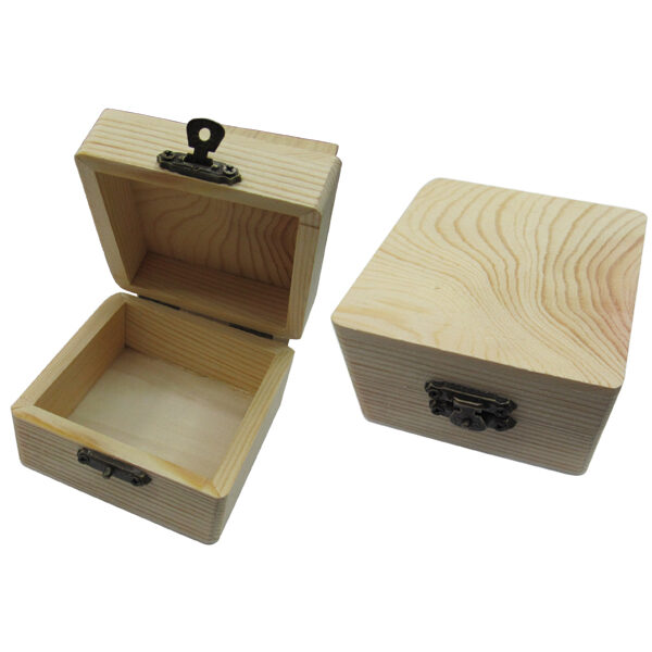 Ξύλινο αλουστράριστο τετράγωνο κουτάκι