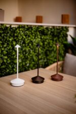 Επιτραπέζιο φωτιστικό "ARROW" σε χρώμα λευκό 30x11