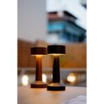 Επιτραπέζιο φωτιστικό από μέταλλο σε χρώμα μαύρο 9x9x21 - Image 3